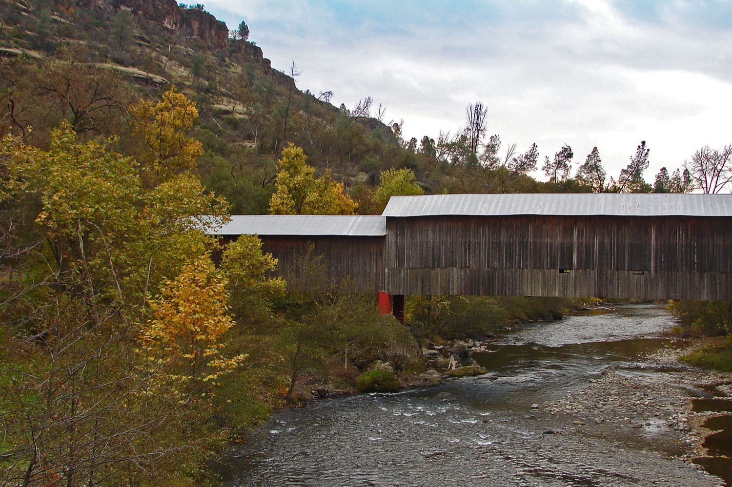 The bridge in autumn
